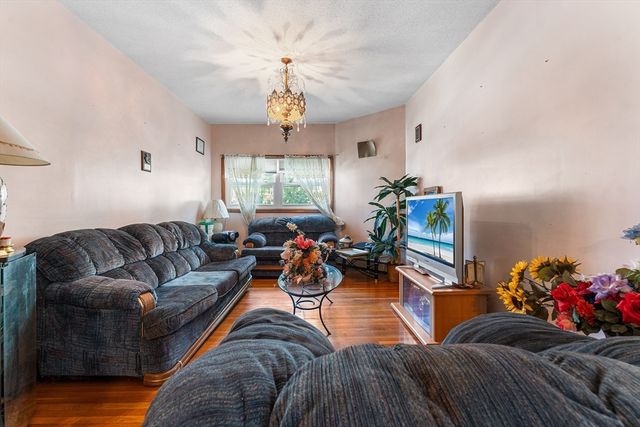 32 Rush St, Somerville, MA 02145