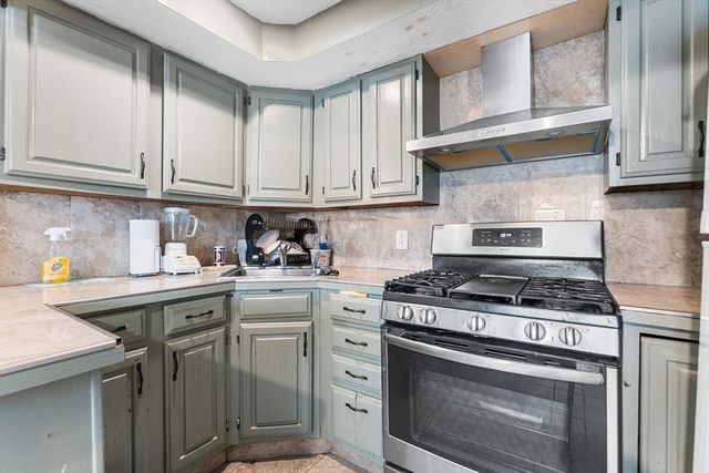32 Rush St, Somerville, MA 02145
