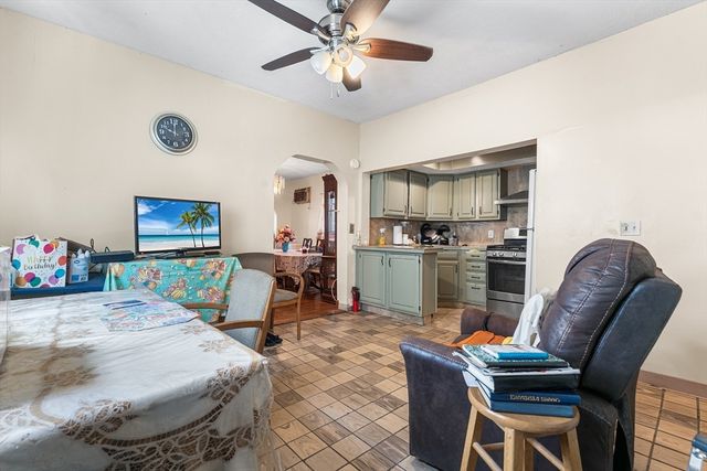 32 Rush St, Somerville, MA 02145