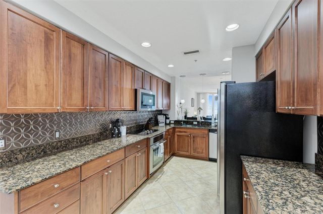 611 RIVIERA DUNES WAY 304, Palmetto, FL 34221