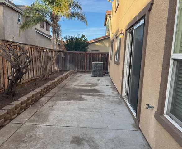 17359 Stone Celler Way, Lathrop, CA 95330