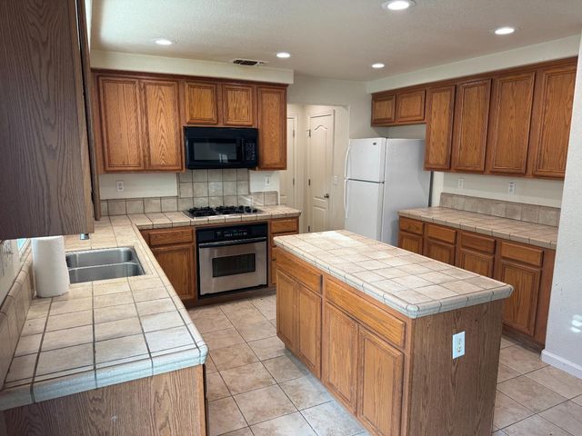 17359 Stone Celler Way, Lathrop, CA 95330