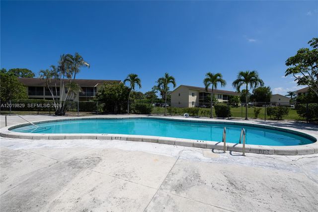 2130 Sherwood Forest Boulevard 13, West Palm Beach, FL 33415