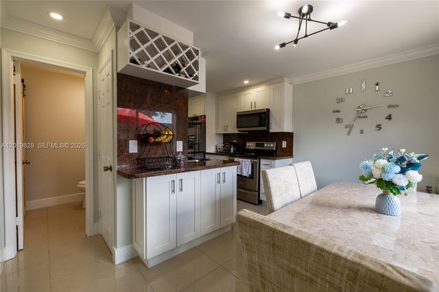 2130 Sherwood Forest Boulevard 13, West Palm Beach, FL 33415
