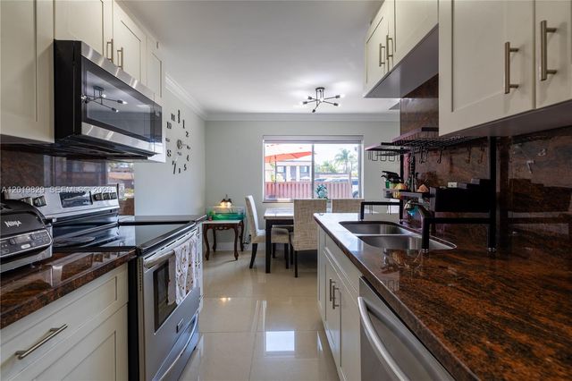 2130 Sherwood Forest Boulevard 13, West Palm Beach, FL 33415