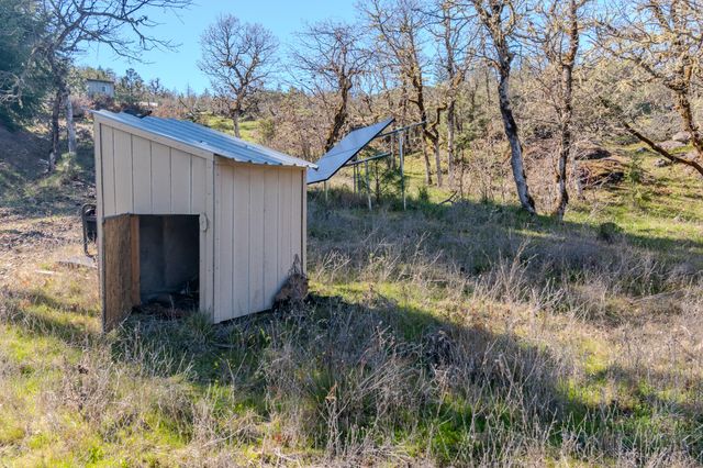 300 Citadel Road, Trail, OR 97541