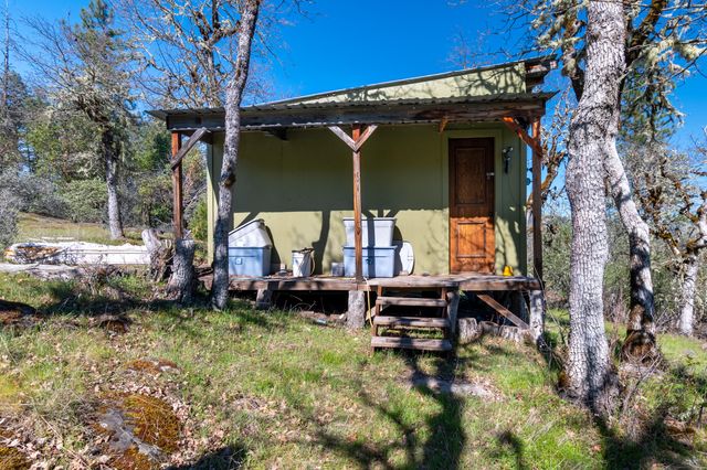 300 Citadel Road, Trail, OR 97541