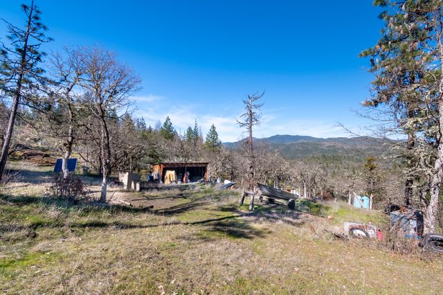 300 Citadel Road, Trail, OR 97541