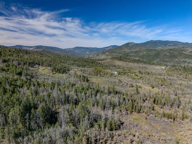 300 Citadel Road, Trail, OR 97541