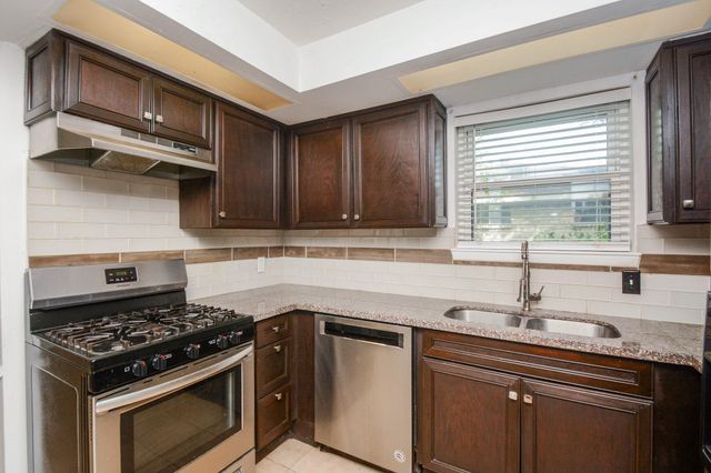 10910 Sagevale Lane, Houston, TX 77089
