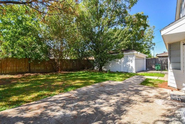 10910 Sagevale Lane, Houston, TX 77089