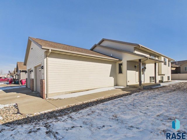 8200 S Hughes Ave Avenue, Sioux Falls, SD 57108
