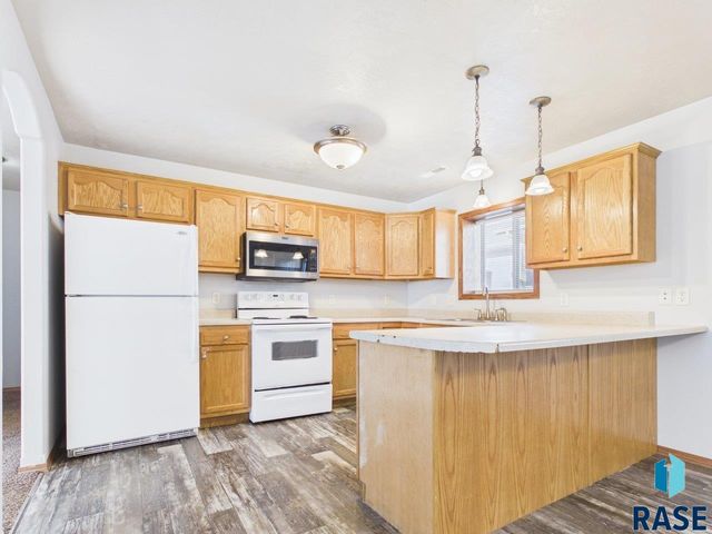 8200 S Hughes Ave Avenue, Sioux Falls, SD 57108