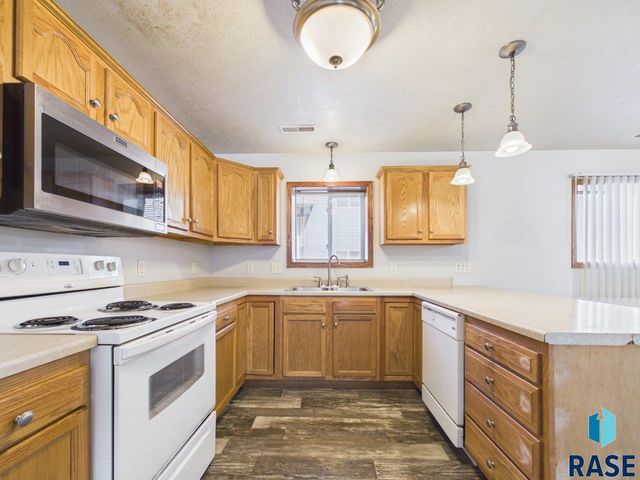 8200 S Hughes Ave Avenue, Sioux Falls, SD 57108