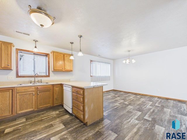 8200 S Hughes Ave Avenue, Sioux Falls, SD 57108
