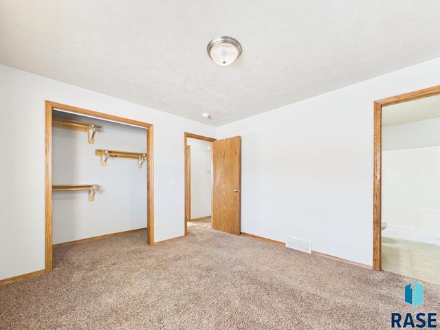 8200 S Hughes Ave Avenue, Sioux Falls, SD 57108