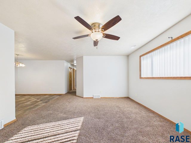 8200 S Hughes Ave Avenue, Sioux Falls, SD 57108