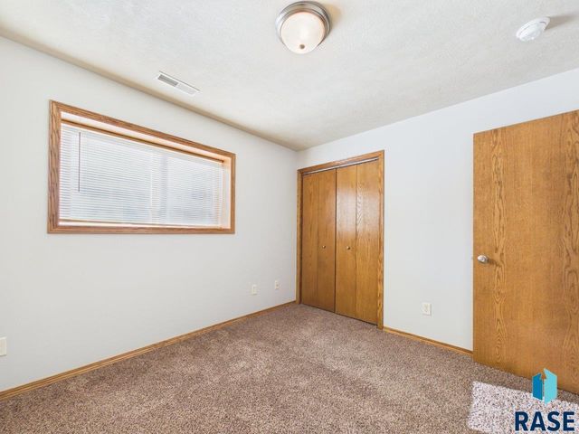 8200 S Hughes Ave Avenue, Sioux Falls, SD 57108