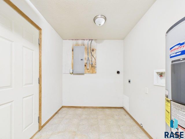 8200 S Hughes Ave Avenue, Sioux Falls, SD 57108