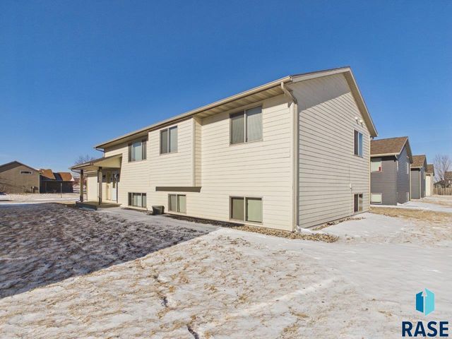 8200 S Hughes Ave Avenue, Sioux Falls, SD 57108