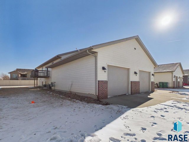 8200 S Hughes Ave Avenue, Sioux Falls, SD 57108