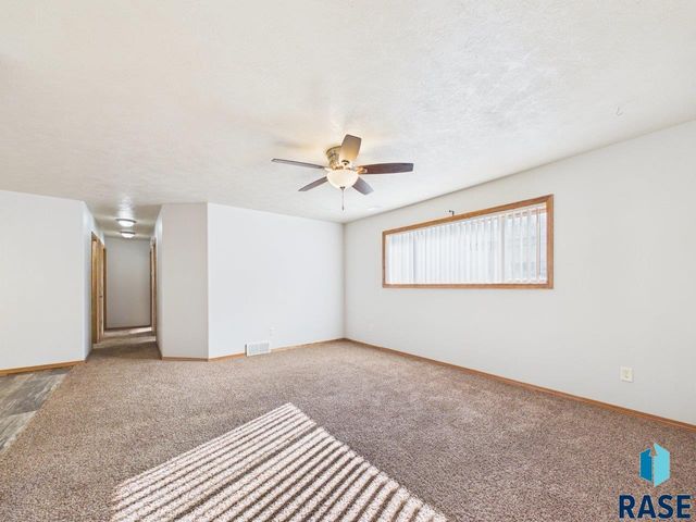 8200 S Hughes Ave Avenue, Sioux Falls, SD 57108