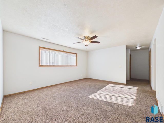 8200 S Hughes Ave Avenue, Sioux Falls, SD 57108