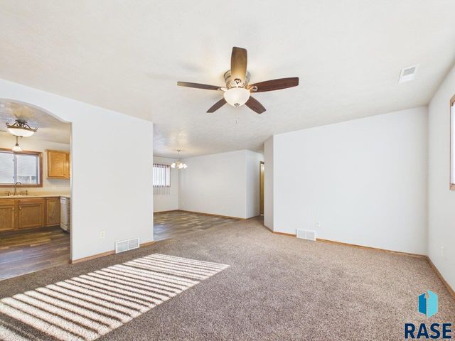 8200 S Hughes Ave Avenue, Sioux Falls, SD 57108