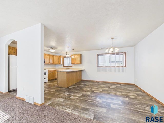 8200 S Hughes Ave Avenue, Sioux Falls, SD 57108