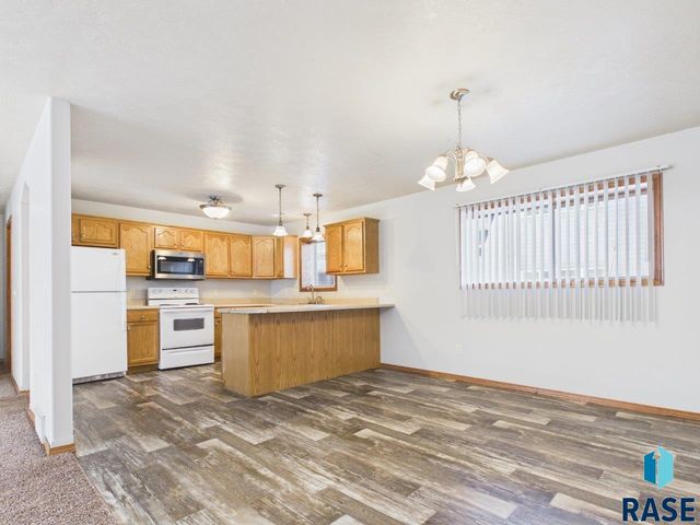 8200 S Hughes Ave Avenue, Sioux Falls, SD 57108