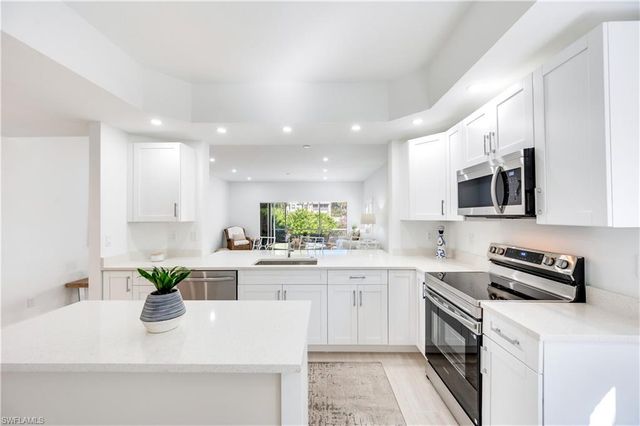 2806 Aintree LN # H102, Naples, FL 34112