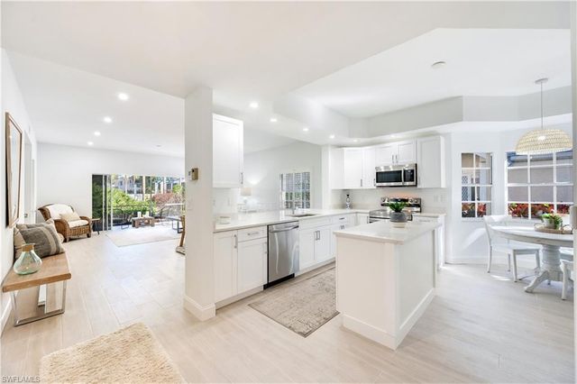 2806 Aintree LN # H102, Naples, FL 34112