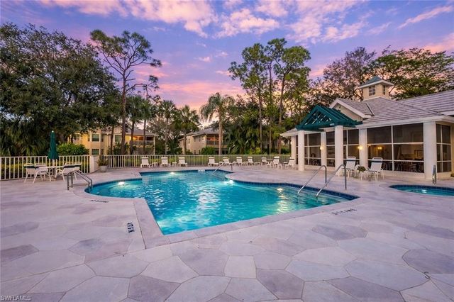 2806 Aintree LN # H102, Naples, FL 34112