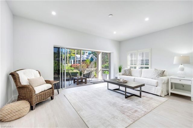 2806 Aintree LN # H102, Naples, FL 34112