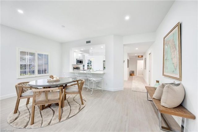 2806 Aintree LN # H102, Naples, FL 34112