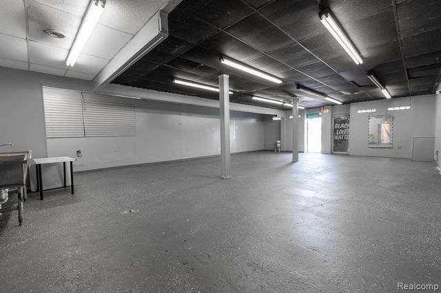 2209 E Davison Street, Detroit, MI 48212