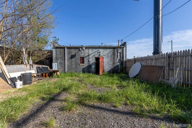 2209 E Davison Street, Detroit, MI 48212