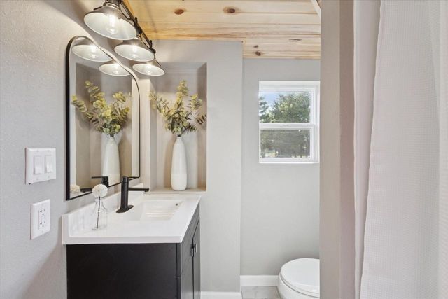 1010 N Main Street, Edgerton, WI 53534