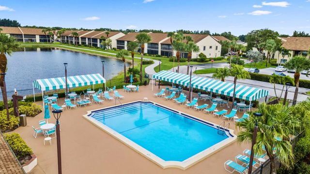 7892 Willow Spring Drive 1517, Lake Worth, FL 33467