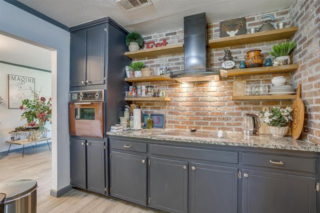 905 E Renfro Street, Burleson, TX 76028