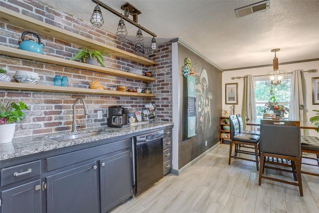 905 E Renfro Street, Burleson, TX 76028