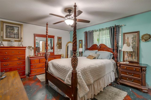 905 E Renfro Street, Burleson, TX 76028