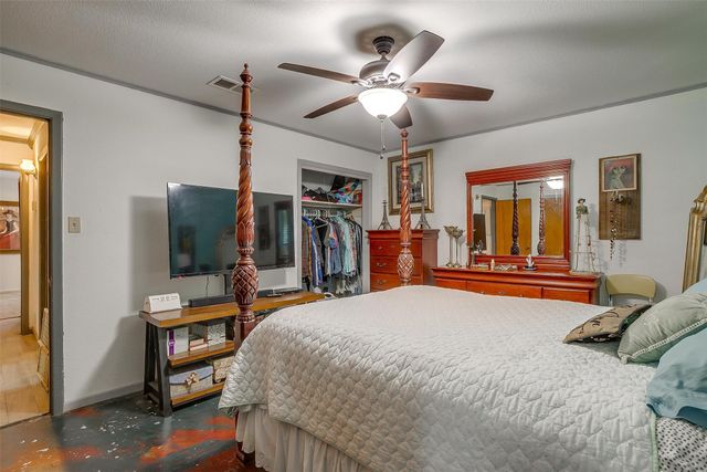 905 E Renfro Street, Burleson, TX 76028