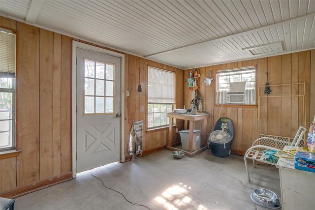 905 E Renfro Street, Burleson, TX 76028