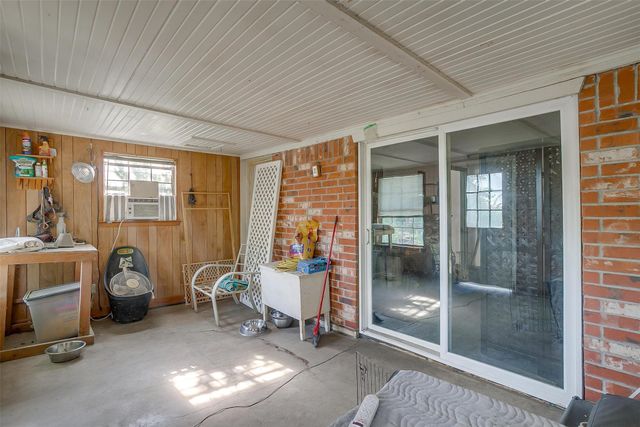 905 E Renfro Street, Burleson, TX 76028