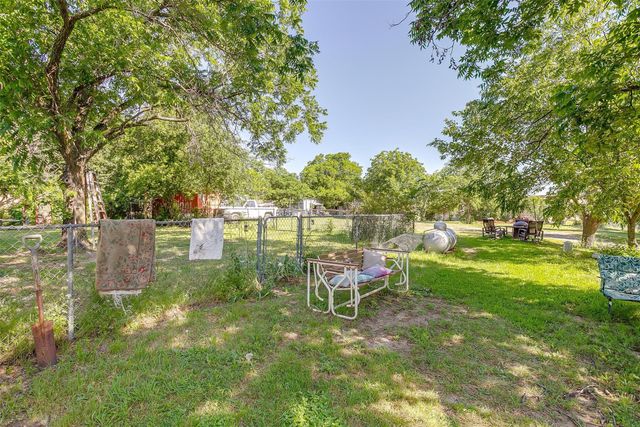 905 E Renfro Street, Burleson, TX 76028