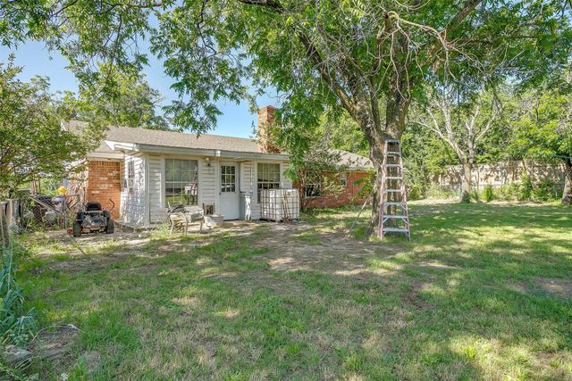905 E Renfro Street, Burleson, TX 76028