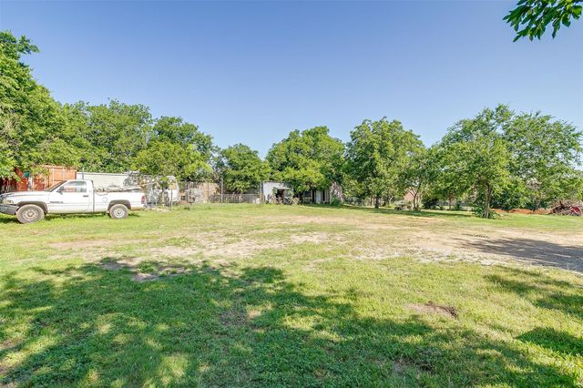 905 E Renfro Street, Burleson, TX 76028