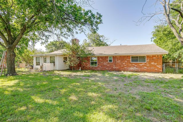 905 E Renfro Street, Burleson, TX 76028