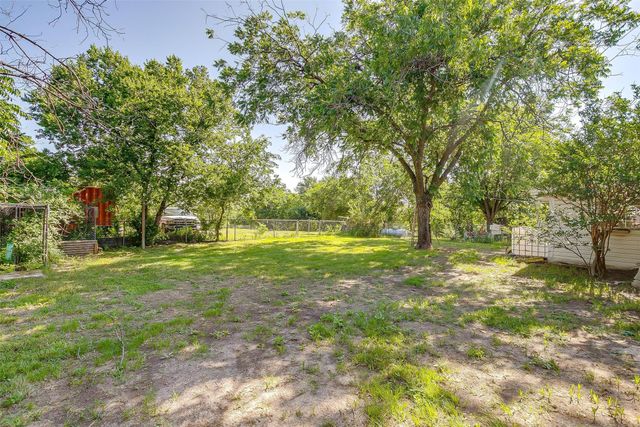 905 E Renfro Street, Burleson, TX 76028